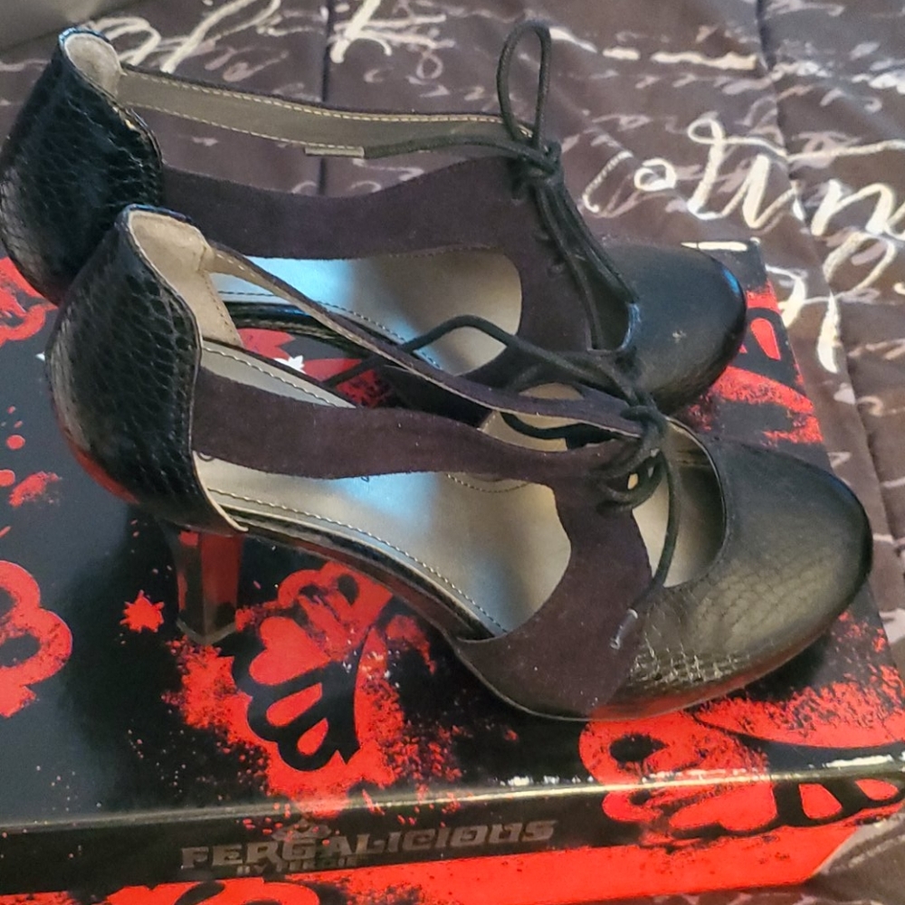 Shoes - Picture 2 of 5
